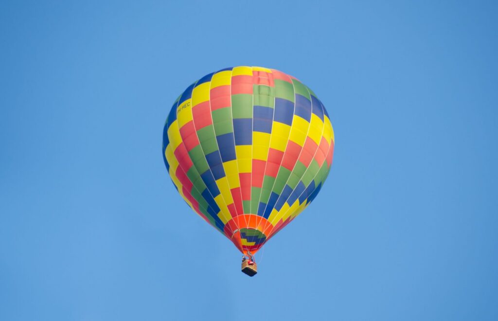 Hot air balloon in a clear sky